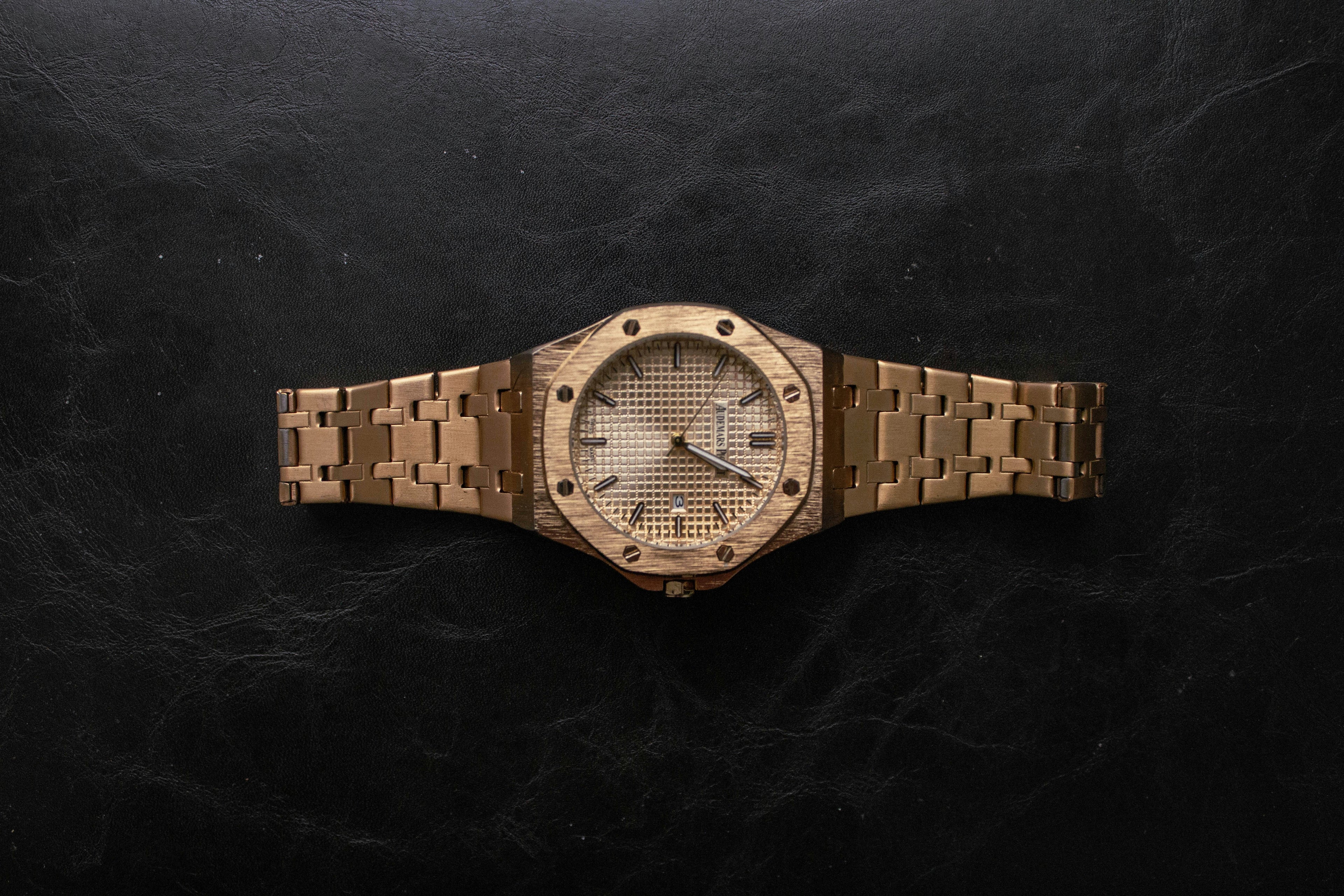 Audemars Piguet Royal Oak Yellow Gold – Luxury Automatic Watch